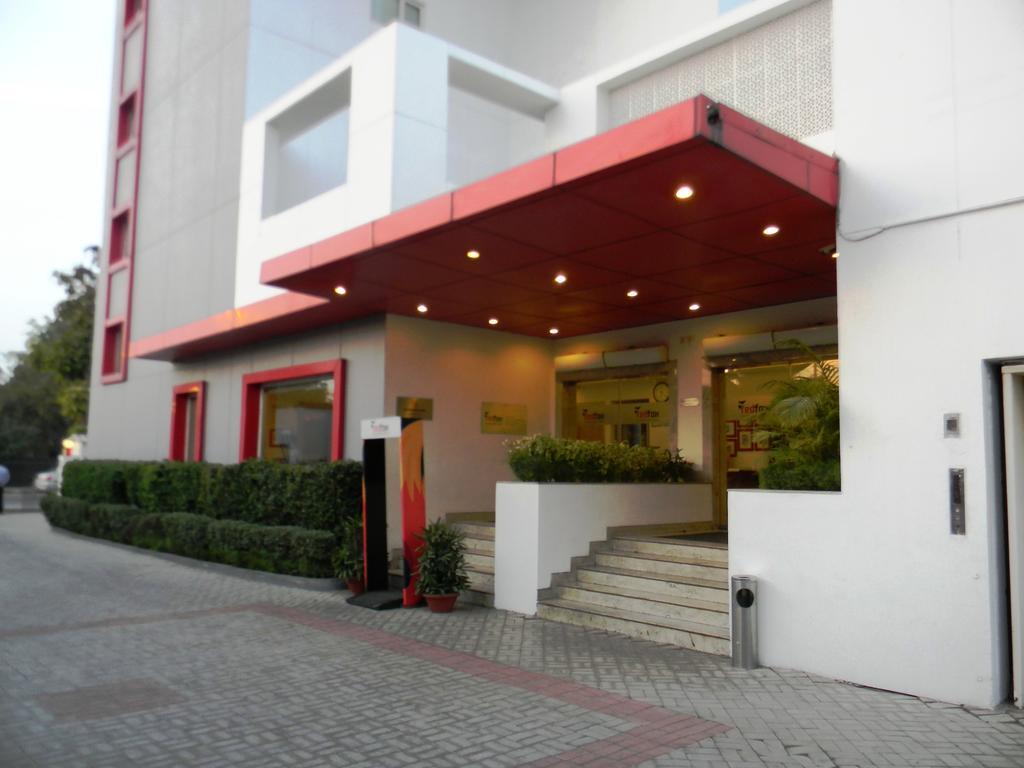 Red Fox Hotel, East Delhi New Delhi Exterior photo